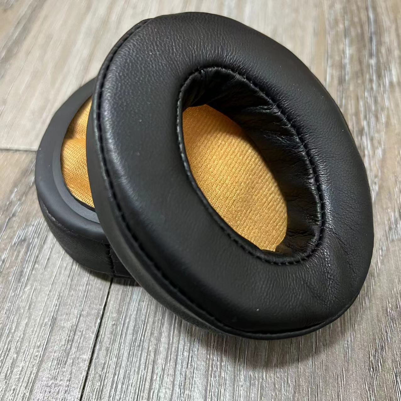 Genuine Sheepskin Leather Ear  - đánh giá và giá Sennheiser Headphone Momentum 4
